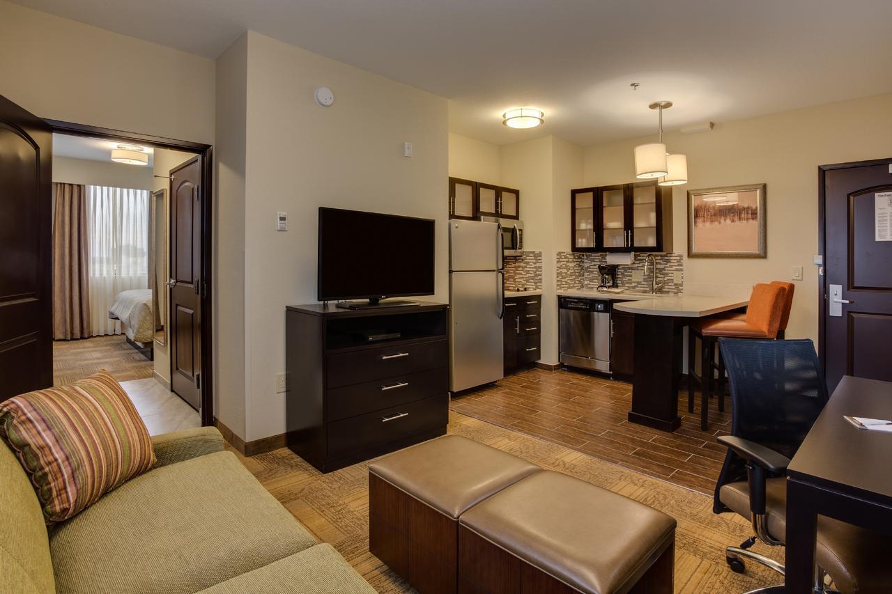 Staybridge Suites Houston East - Baytown By Ihg Buitenkant foto